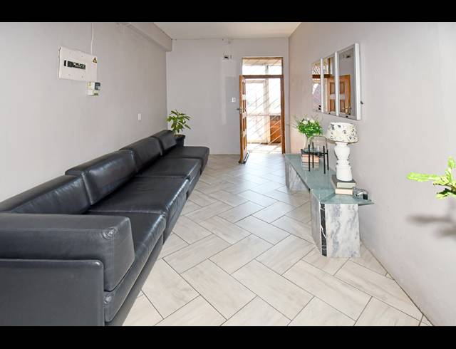 5 BEDROOM APARTMENT FOR SALE IN HIGHLANDS NORTH